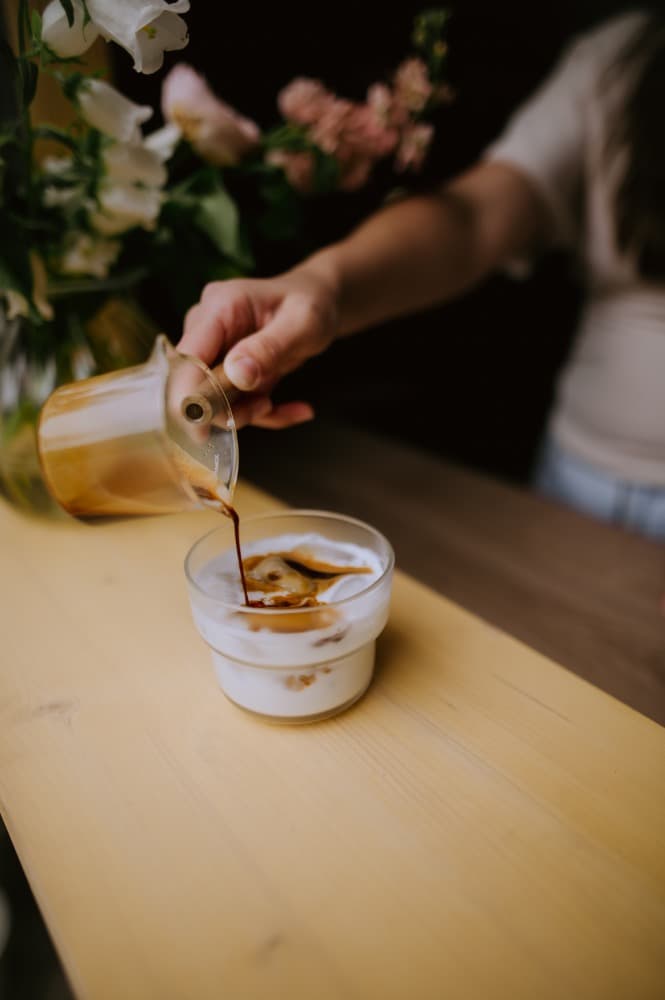Příprava iced coffee
